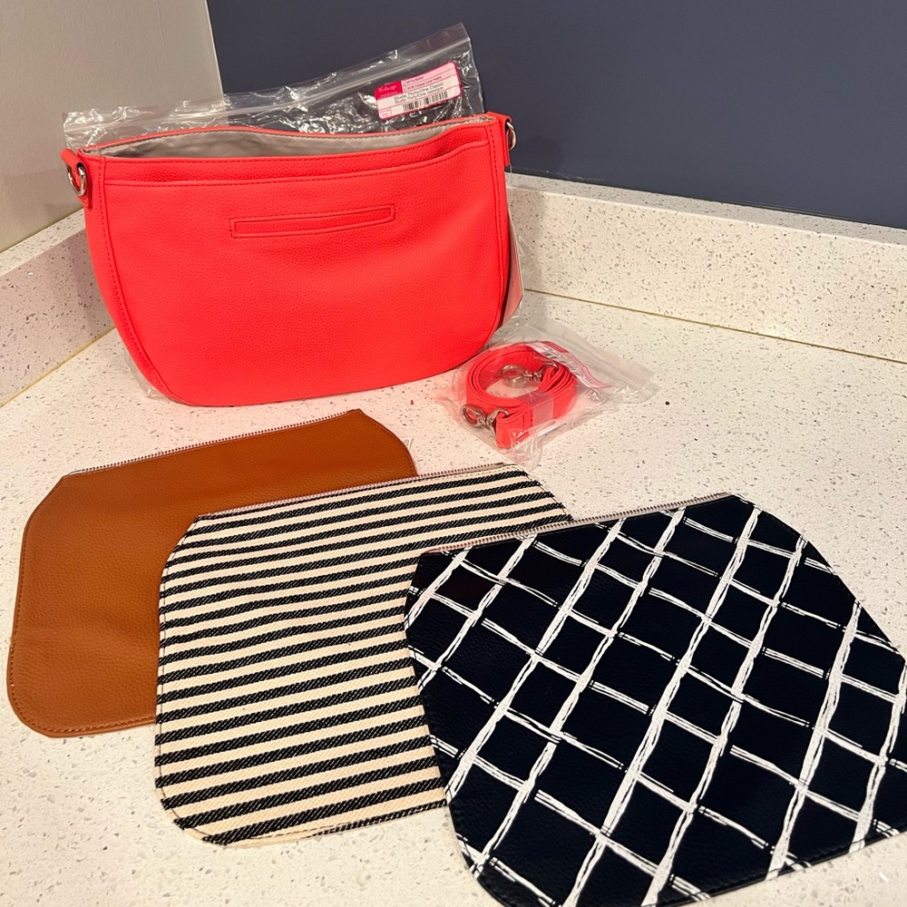 Studio Thirty-one classic purse with should strap and three exchangeable flaps